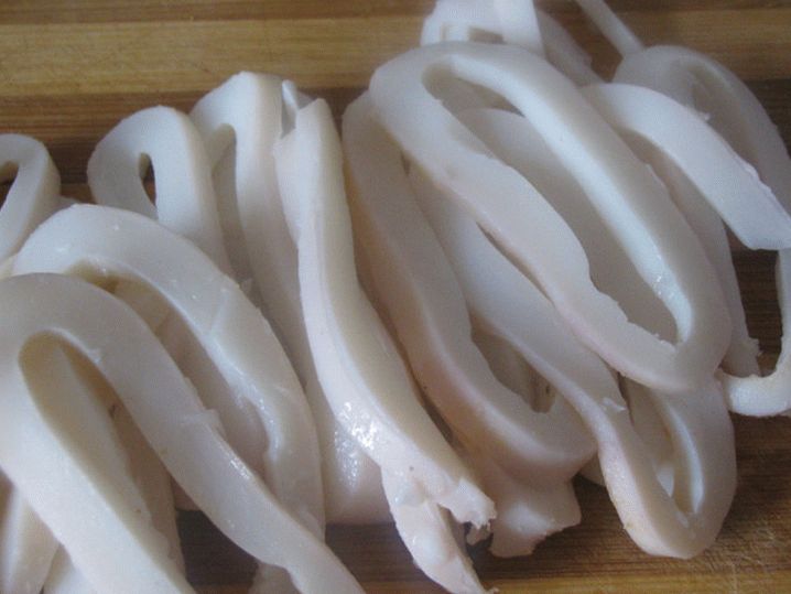Insalata con piselli e calamari in salsa cremosa - 0
