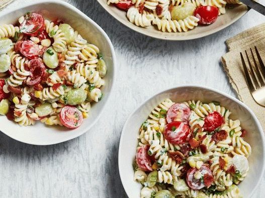 Insalata di foto succotash con pasta e pancetta