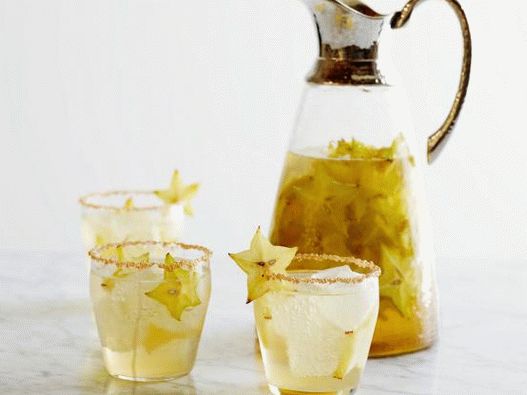 Foto di Sangria con champagne, vaniglia e carambole Foto di Sangria con champagne, vaniglia e carambole