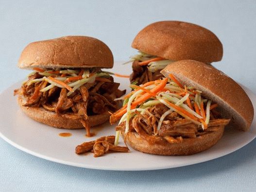 Panini con maiale istantaneo strappato