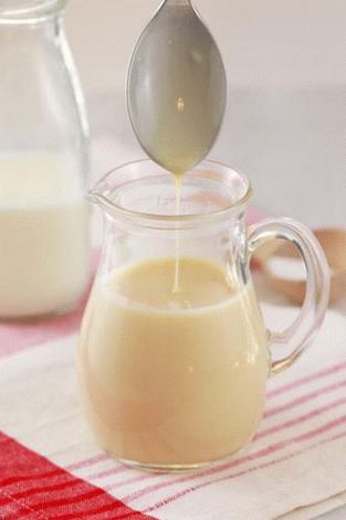 Foto latte condensato a casa