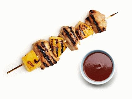 Foto pollo alla griglia con ananas