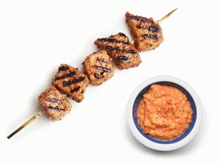 Kebab di maiale con salsa Romesco