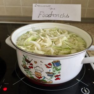 Zuppa di cavolo vegetariana