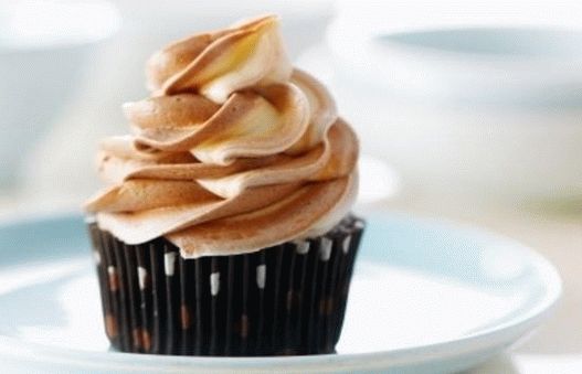 Photo Cupcakes al cioccolato con crema al tartufo e cagliata