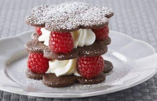 Frollini al cioccolato con lamponi