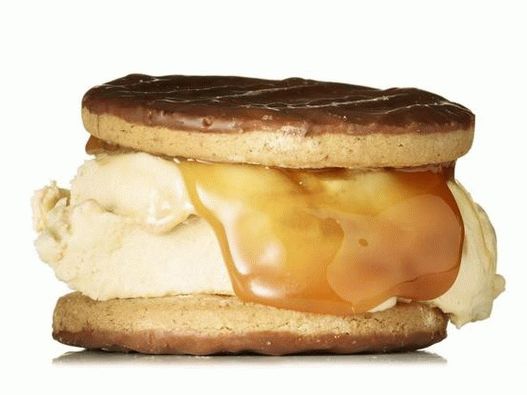 Panino con gelato al cioccolato e caramello