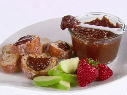Foto pasta di cioccolato e noci a casa