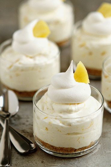 Foto Sillabab (panna montata con alcool) con biscotti alle mandorle