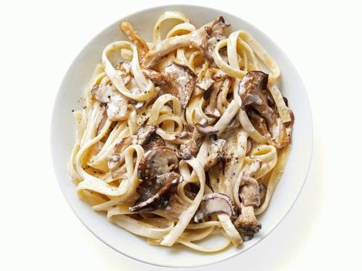 Foto Salsa cremosa con funghi e gorgonzola per pasta