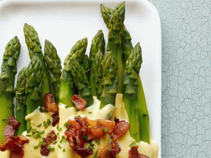 Foto Asparagi con Pancetta e Salsa Sabayon