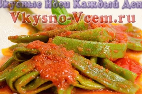 Raccolta degli asparagi invernali in salsa