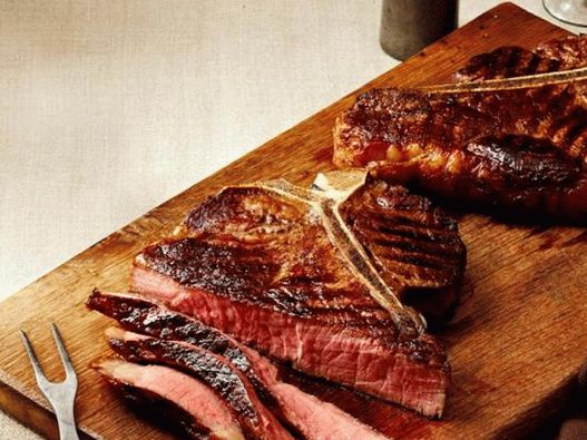 Foto di bistecche alla fiorentina grigliate