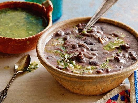 Foto zuppa caraibica di fagioli all'aglio con costolette di maiale nei Caraibi