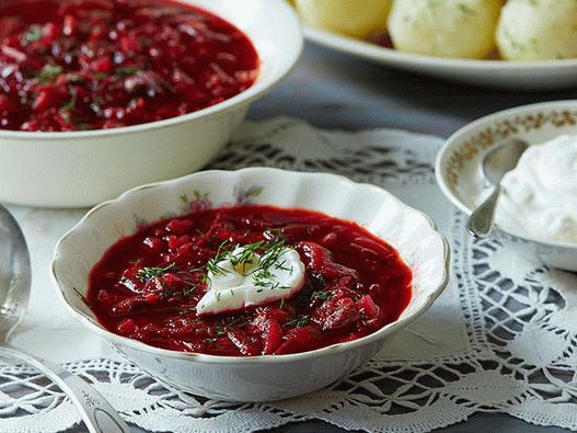 Zuppa di verza con barbabietole