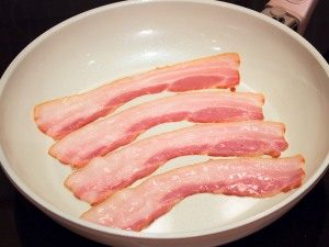 Zuppa di purè e pancetta