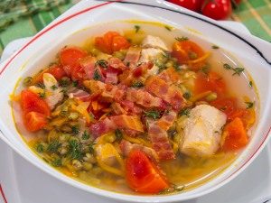 Zuppa di purè e pancetta