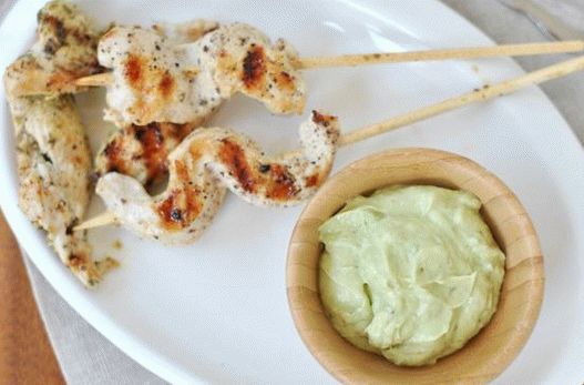 Foto di pollo Souvlaki con salsa allo yogurt