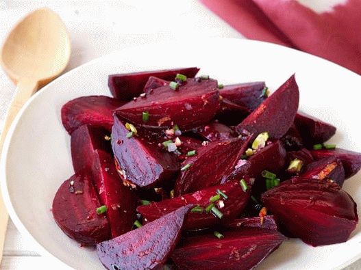 Barbabietole fotografiche nella glassa di birra allo zenzero e arancia Barbabietole fotografiche nella glassa di birra allo zenzero e arancia