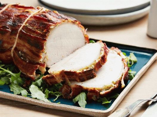 Foto di lonza di maiale in glassa di senape al miele avvolta in pancetta