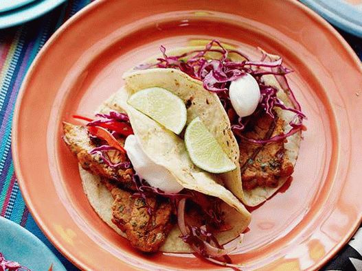 Foto di Tacos con maiale alla griglia e cavolo rosso