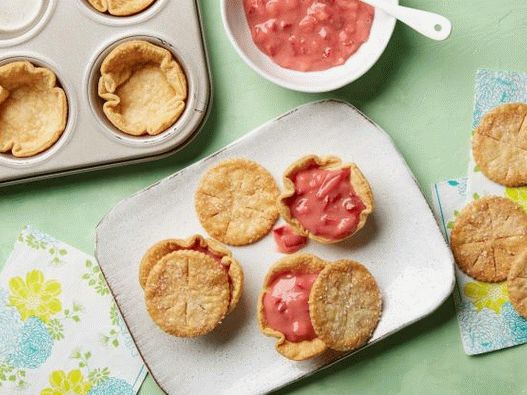 Foto di Tartellette con fragole e crema pasticcera