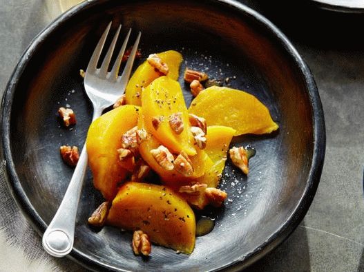 Foto Insalata tiepida di arance e barbabietole con sciroppo d'acero Foto Insalata tiepida di arance e barbabietole con sciroppo d'acero