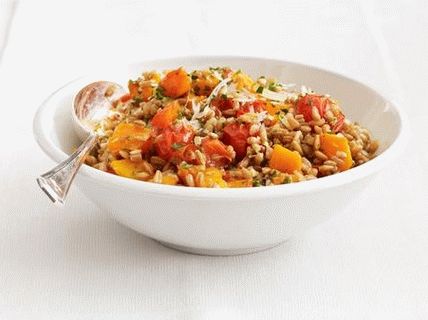 Foto Calda insalata di zucca e chicchi di grano