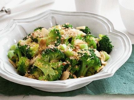 Foto Insalata tiepida con cavolo broccoli e pangrattato panko