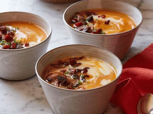 Foto Zuppa di zucca in una pentola a cottura lenta