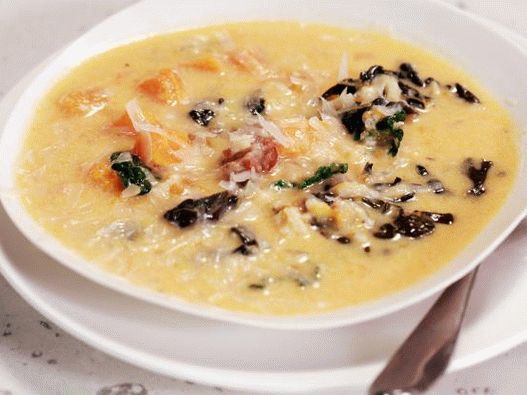 Foto Zuppa di zucca con salsiccia e riso Foto Zuppa di zucca con salsiccia e riso
