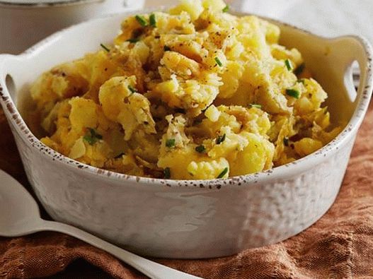 Foto Patate spesse con formaggio e cipolle verdi