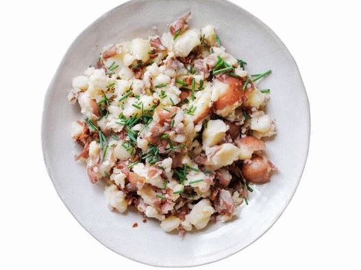 Foto di patate tritate con olio all'aglio