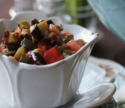 Foto di insalata di pomodori impanati con melanzane