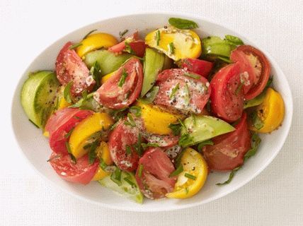 Foto Insalata di pomodori con senape e salsa di miele