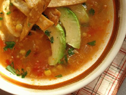 Foto Tortilla Soup with Chicken, Corn and Avocado