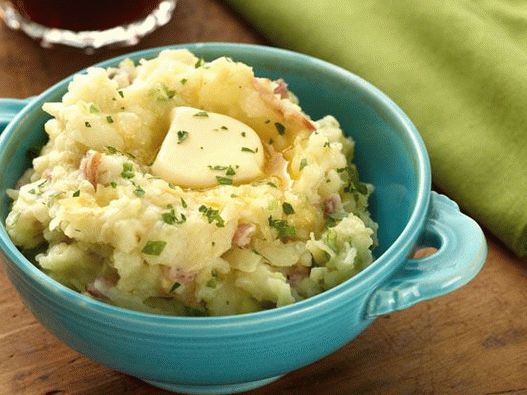 Foto patate irlandesi tradizionali schiacciate