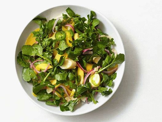 Foto Insalata tropicale di carote e crescione