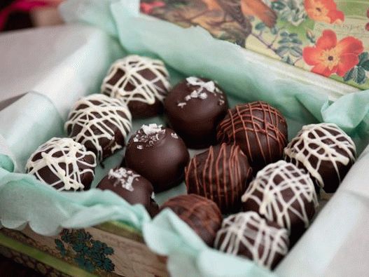 Biscotti fotografici al tartufo senza cottura al sale marino