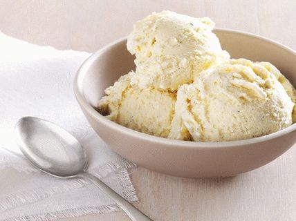 Foto gelato alla vaniglia con miele