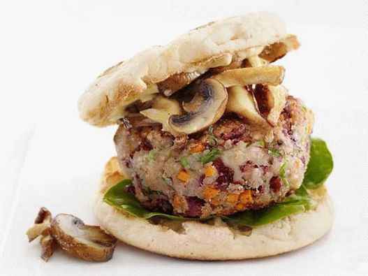 Foto hamburger vegetariano con funghi