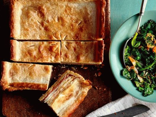 Foto torta chiusa con formaggio e patate