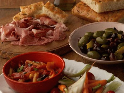 Foto del piatto - Antipasti di peperoni al forno, pinzimonio e olive in salamoia