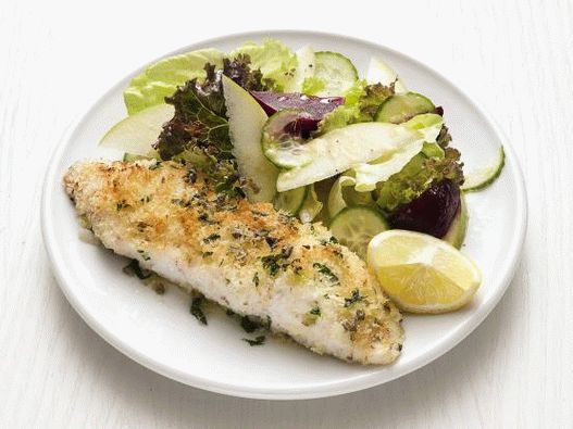Foto di pesce al forno con insalata di barbabietole e mele