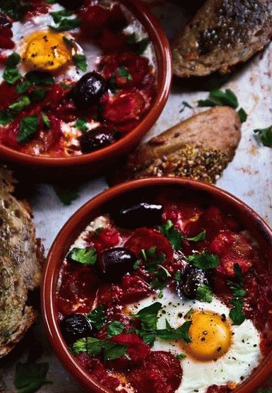 Foto di uova fritte al forno con pomodori