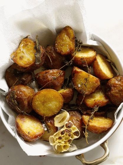 Foto di patate al forno con salsa Moyo