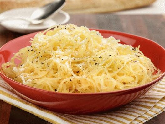 Zucca di spaghetti al forno con foto