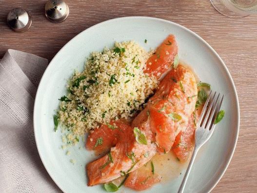 Salmone al forno con salsa di pompelmo Salmone al forno con salsa di pompelmo