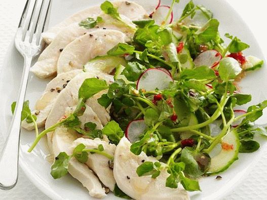 Insalata di petto di pollo e ravanello e zenzero Insalata di petto di pollo e ravanello e zenzero