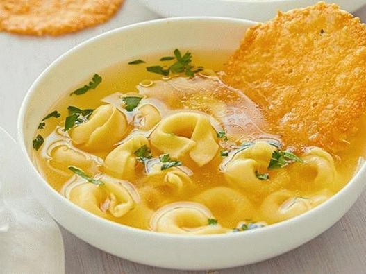 Tortellini al formaggio in brodo leggero Tortellini al formaggio in brodo leggero